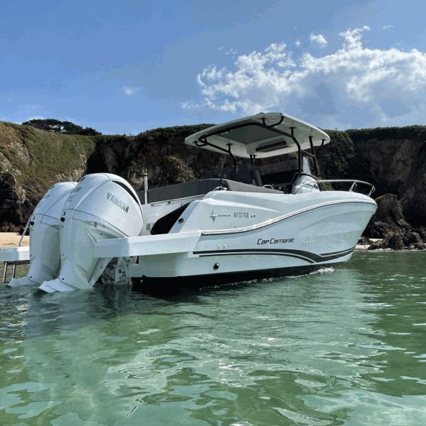 Avec EXPLORE, l’évasion prend le large. Une expérience nautique entre élégance, liberté et découverte du littoral.